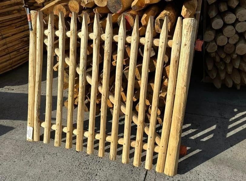 KASTANJE HEKWERK, Met poort, Nieuw, Hout, Spijlenhekwerk