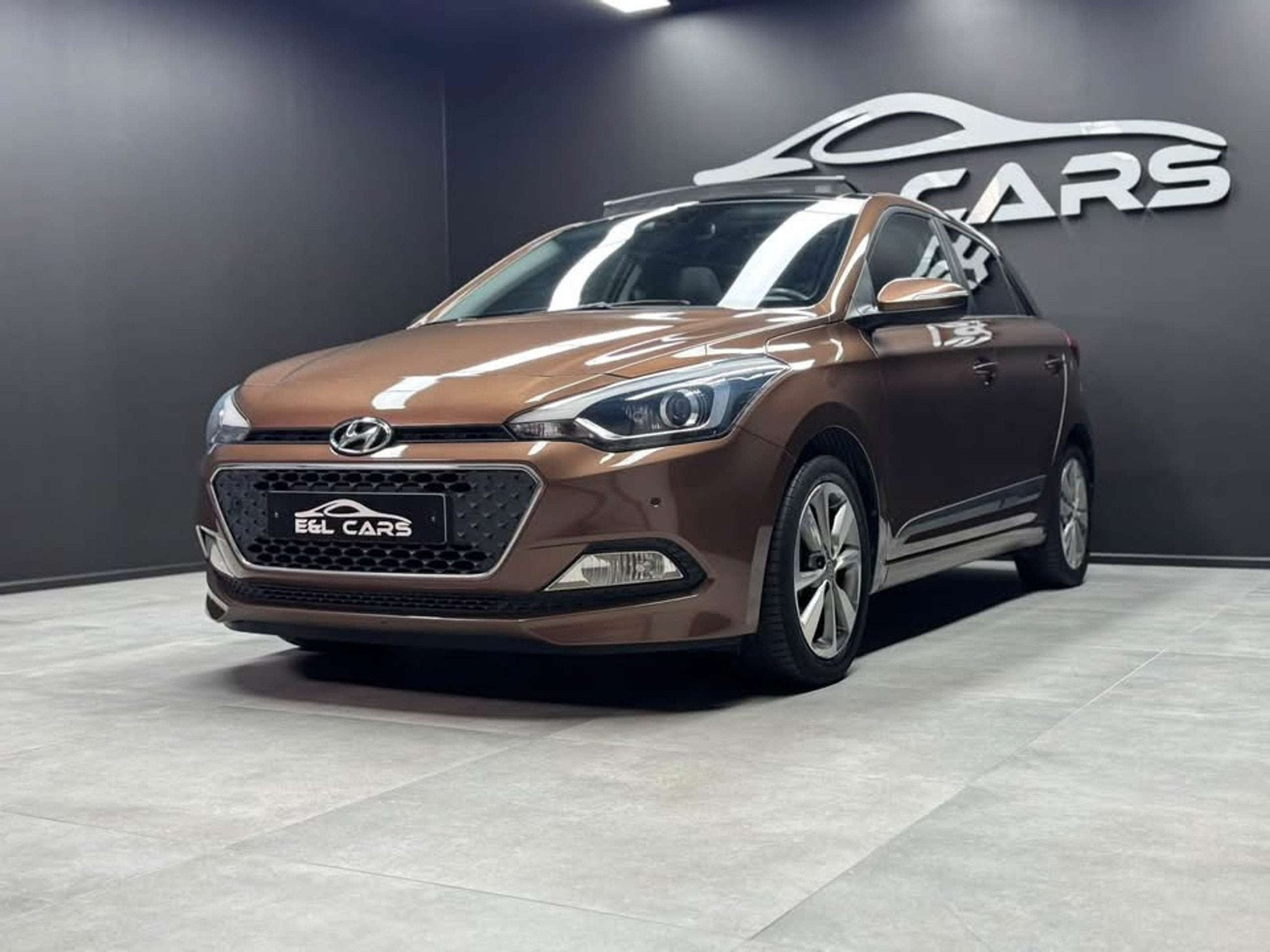 Hyundai i20 i20 1.2i *12 mois de garantie*, Autos : Divers, Boîte manuelle, Berline, Brun, 1248 cm³