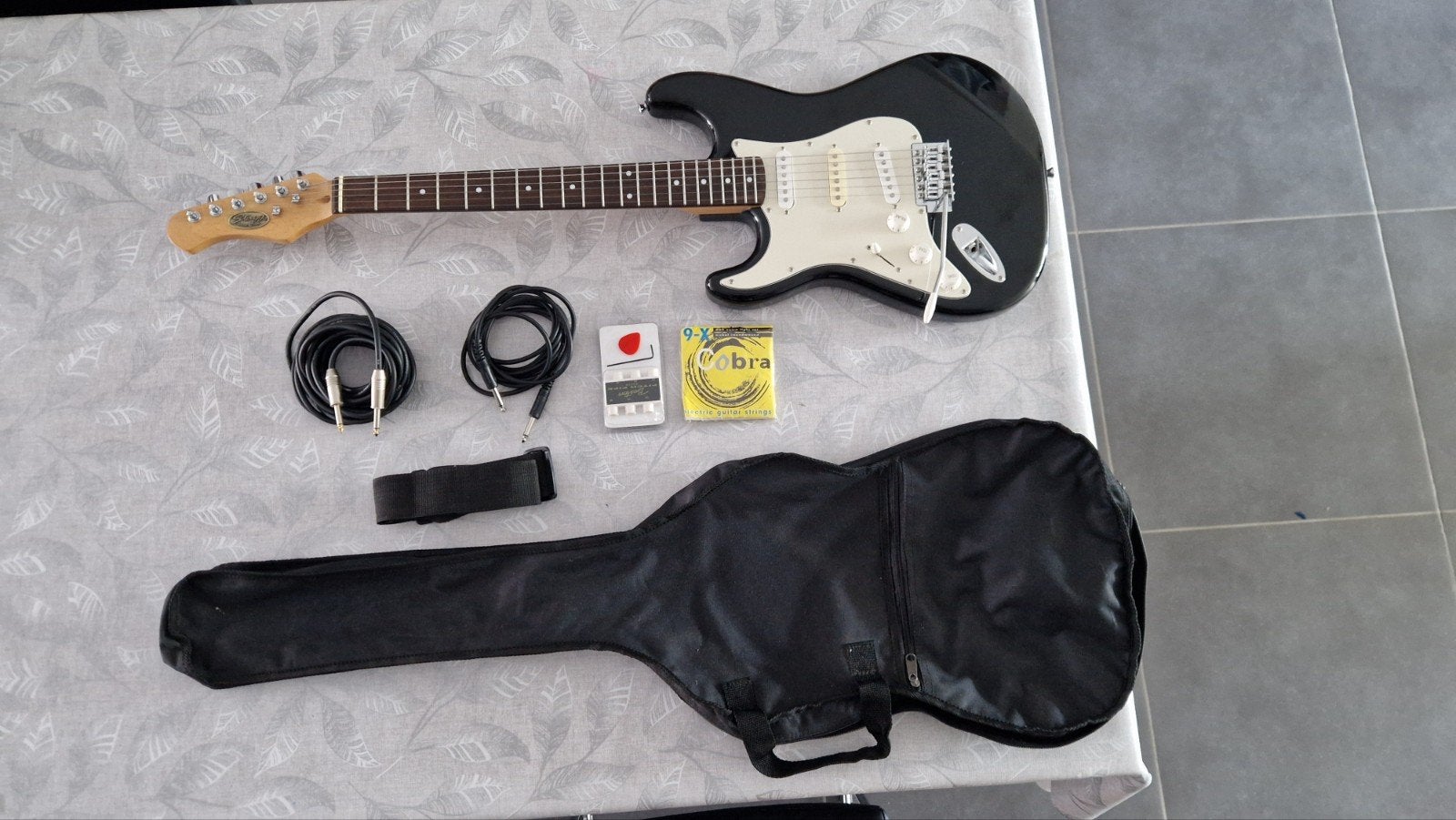 LINKSHANDIGE electrische gitaar, Musique & Instruments, Instruments à corde | Guitares | Basses, Enlèvement