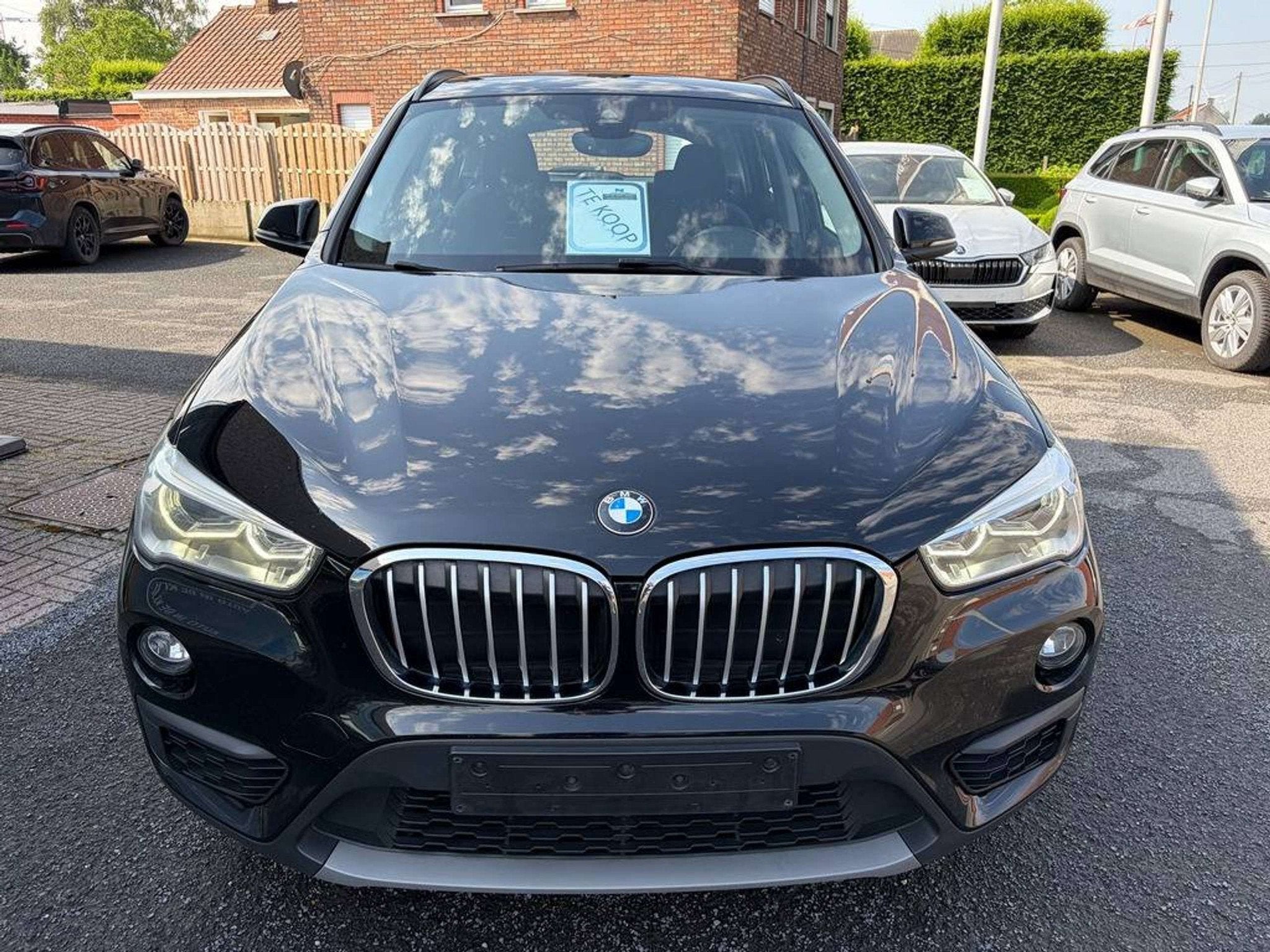 BMW X1 1.5i sDrive18 Automaat | Trekhaak | Stoelverwarming |, Auto's, Stof, Gebruikt, Zwart, Bedrijf