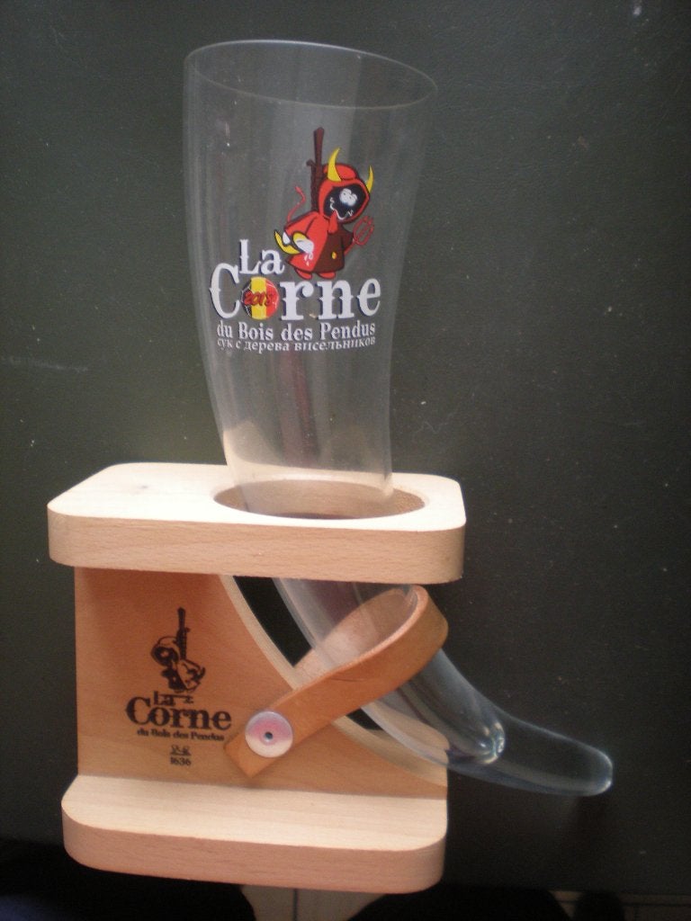 The Hanged Wood Horn met cyrillische subtekst, Verzamelen, Biermerken, Ophalen of Verzenden, Zo goed als nieuw, Glas of Glazen