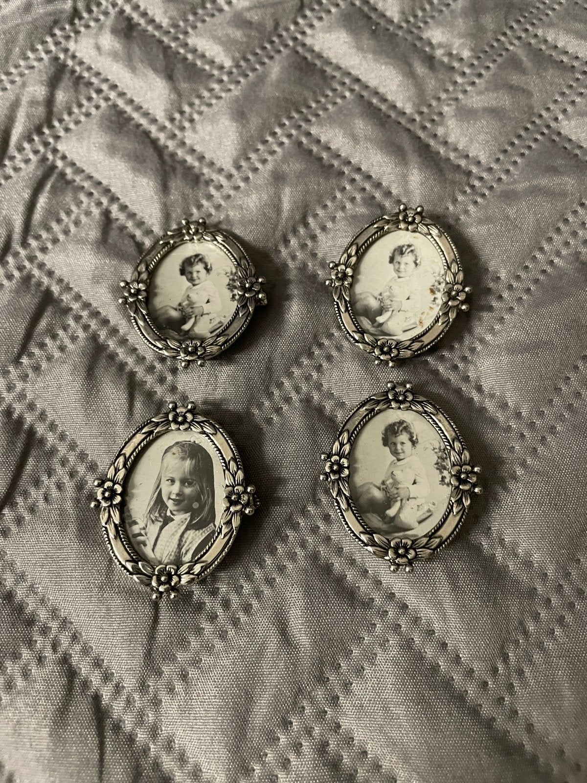 Zilverkleurige broche voor foto ( ovaal ), Ophalen of Verzenden