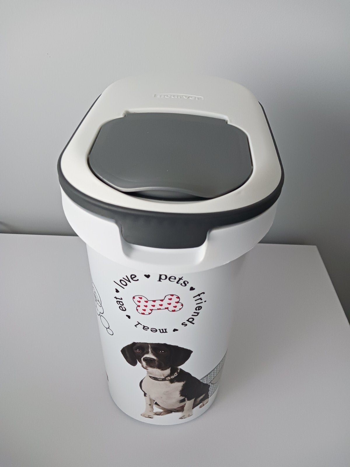 Nieuwe bewaardoos voor hondenkorrels te koop., Ophalen, Nieuw