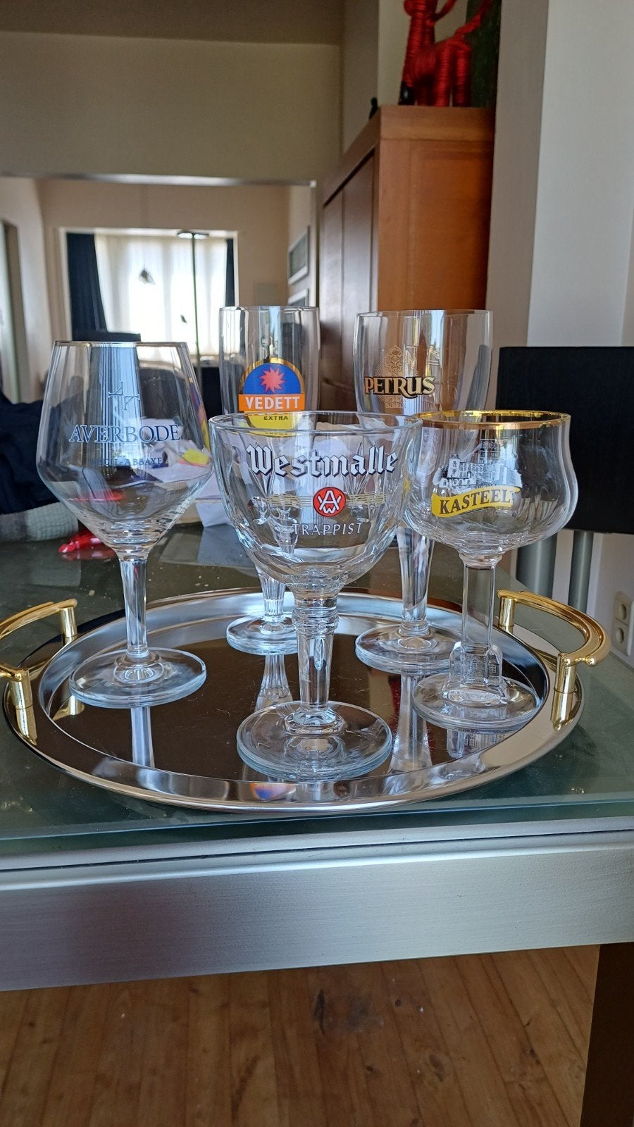5 bierglazen, ook elk apart te koop, evenals dienblad (€8,00, Enlèvement, Comme neuf, Verre à bière