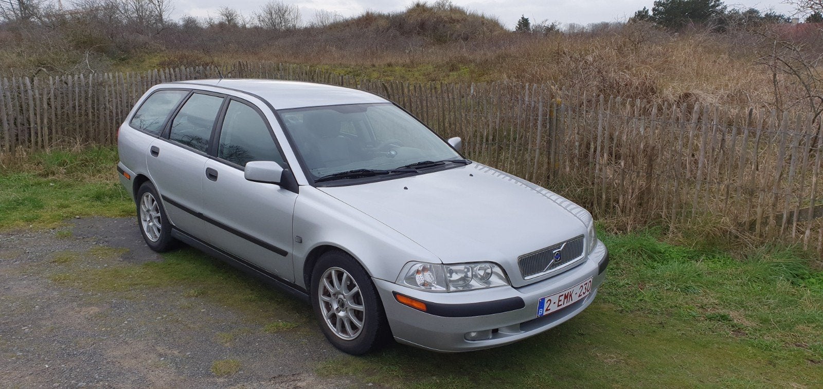 Zilvergrijze metallic  Volvo  V40 handgeschakelde auto, Zwart, 4 cilinders, Leder en Stof, Particulier