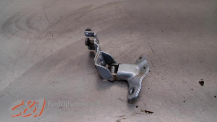 Roulette porte coulissante droite d'un Nissan NV200 (K23), -, 3 mois de garantie, Utilisé, -