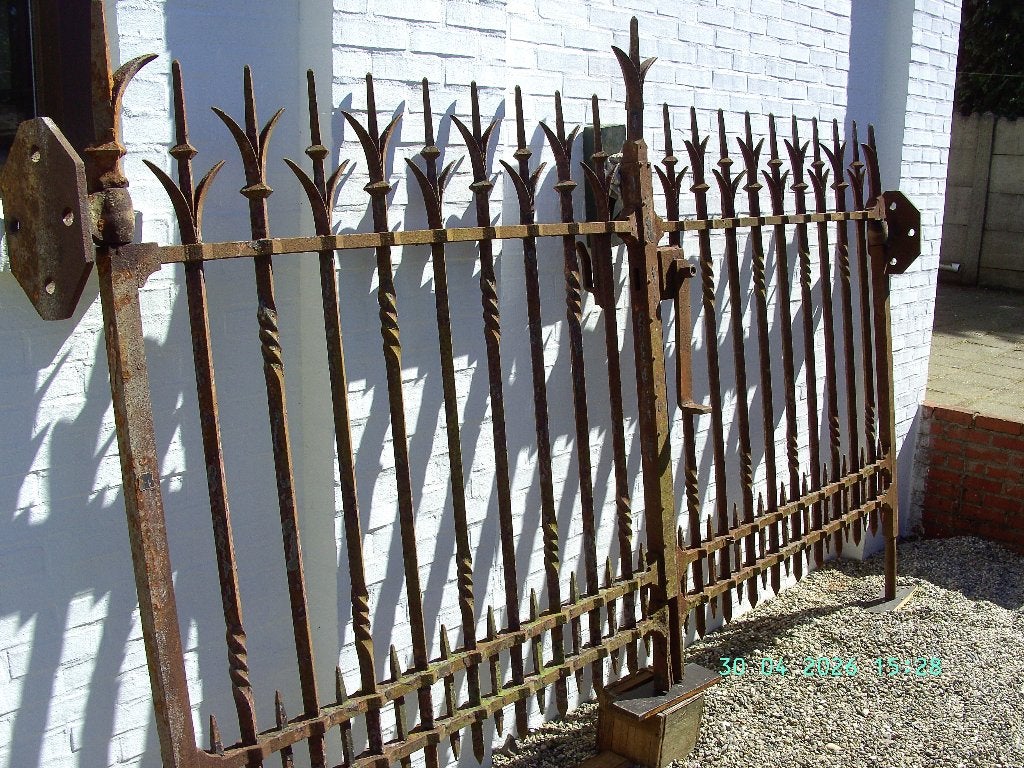 Smeedijzeren poort antiek, Ophalen
