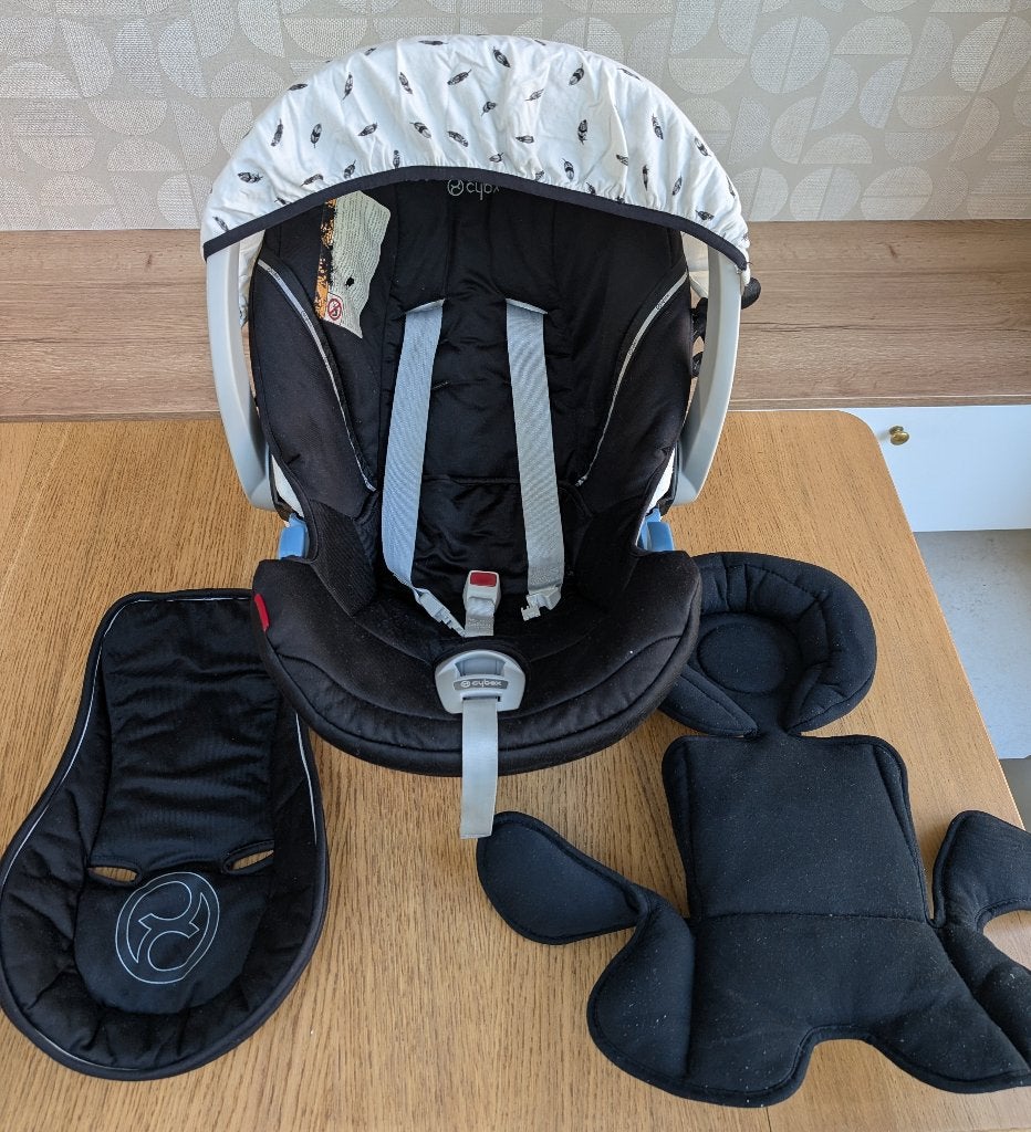 Siège-auto Cybex Aton + réducteurs bébé + housse pluie, Enfants & Bébés, Sièges auto, Autres marques, Ceinture de sécurité, Enlèvement ou Envoi