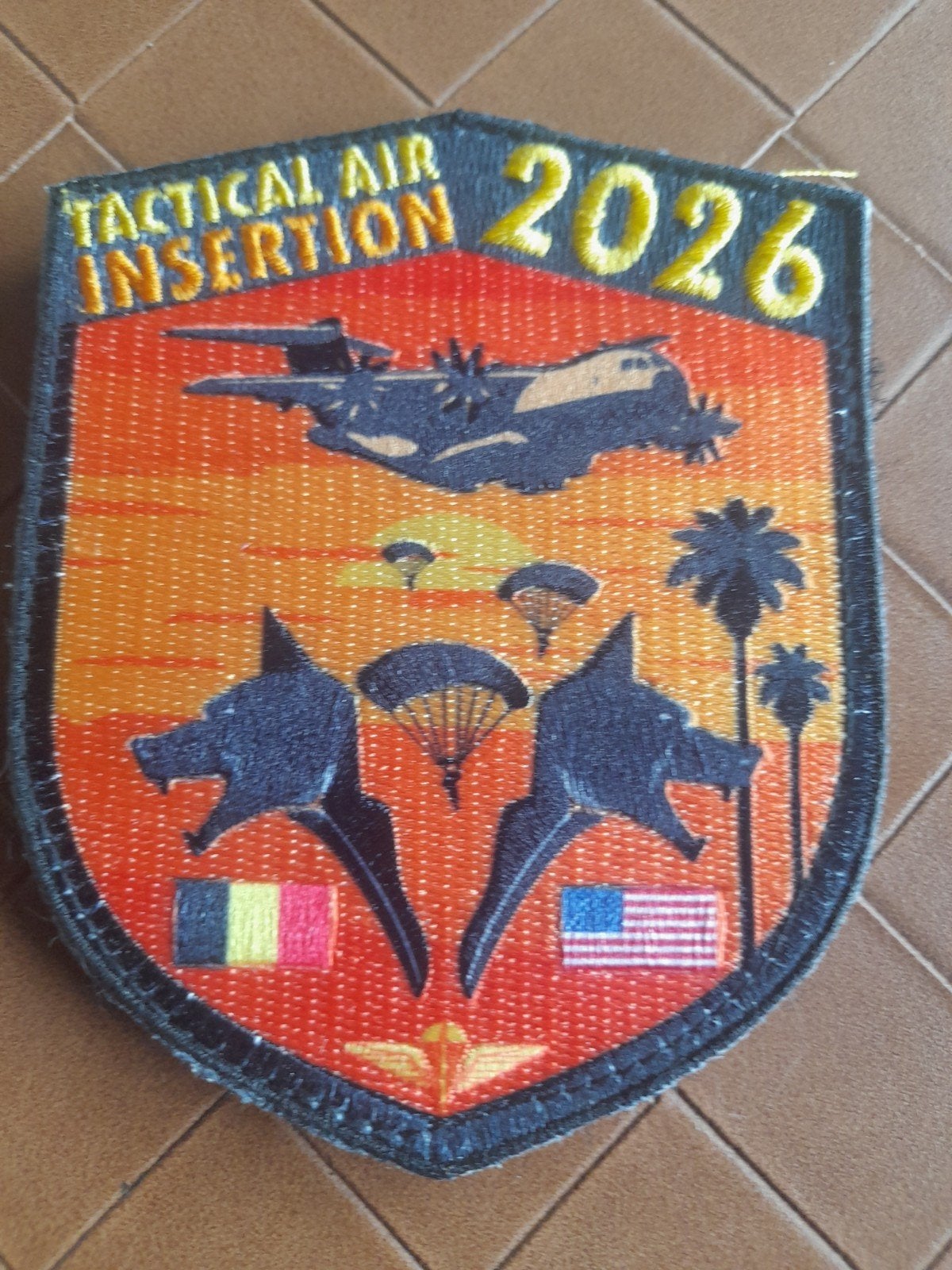 Patch 2026 INSERTION AÉRIENNE TACTIQUE 2026, Enlèvement ou Envoi, Neuf, Écusson, Insigne ou Logo
