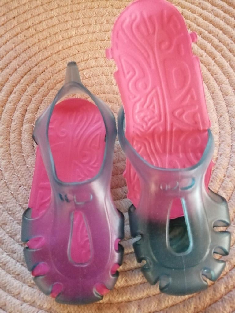 Chaussure d'eau pointure 22, Kinderen en Baby's, Kinderkleding | Kinder-zwemkleding, Ophalen