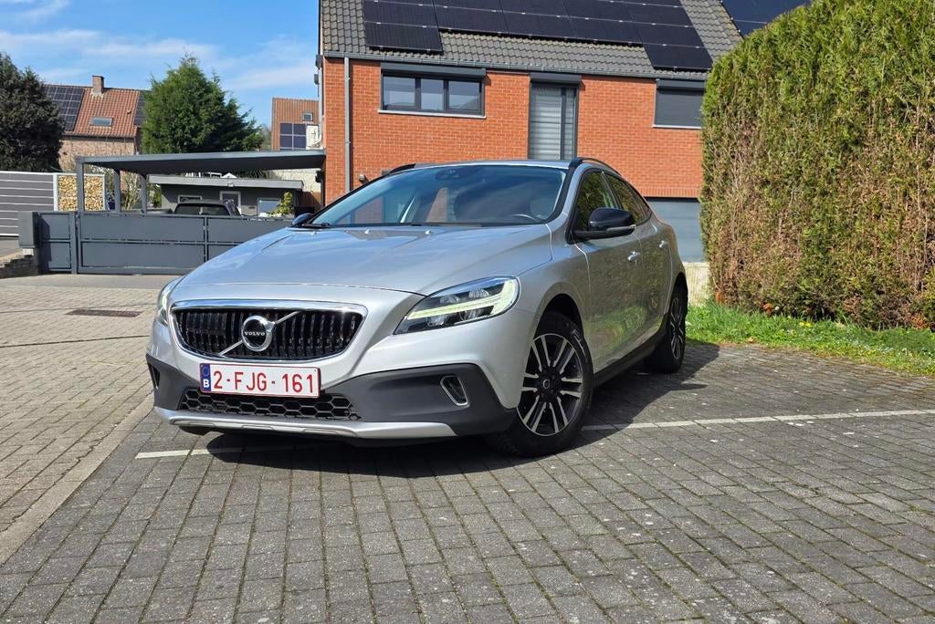 Volvo V40 Cross Country Diesel 2019 Automatique Super équipé, Autos, Achat, Euro 6, Entretenue par le concessionnaire, Noir