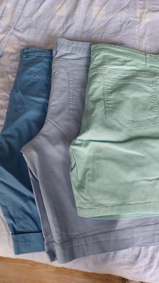 te koop vrouwen shorten maat 44, Ophalen, Zo goed als nieuw, Maat 42/44 (L), Kort