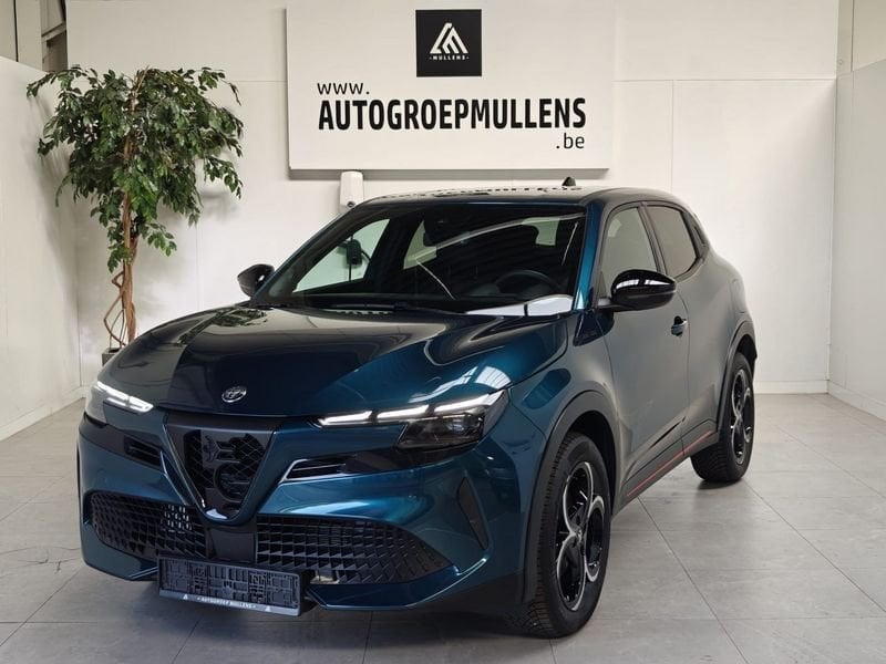 Alfa Romeo Junior Speciale edition !!, Auto's, Gebruikt, 136 pk, Leder en Stof, Bedrijf
