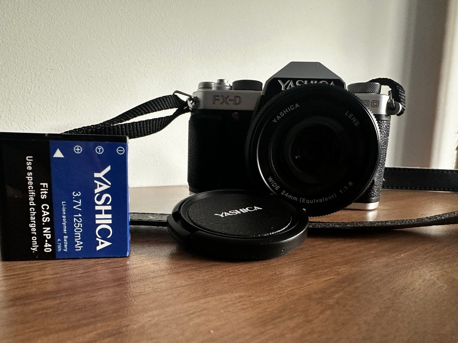 Yashica fx D300 50MP, TV, Hi-fi & Vidéo, Enlèvement ou Envoi, Comme neuf, Batterie