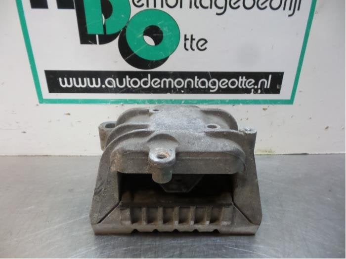 Support moteur d'un Volkswagen Caddy (Caddy 04-), Volkswagen, -, 3 mois de garantie, Utilisé