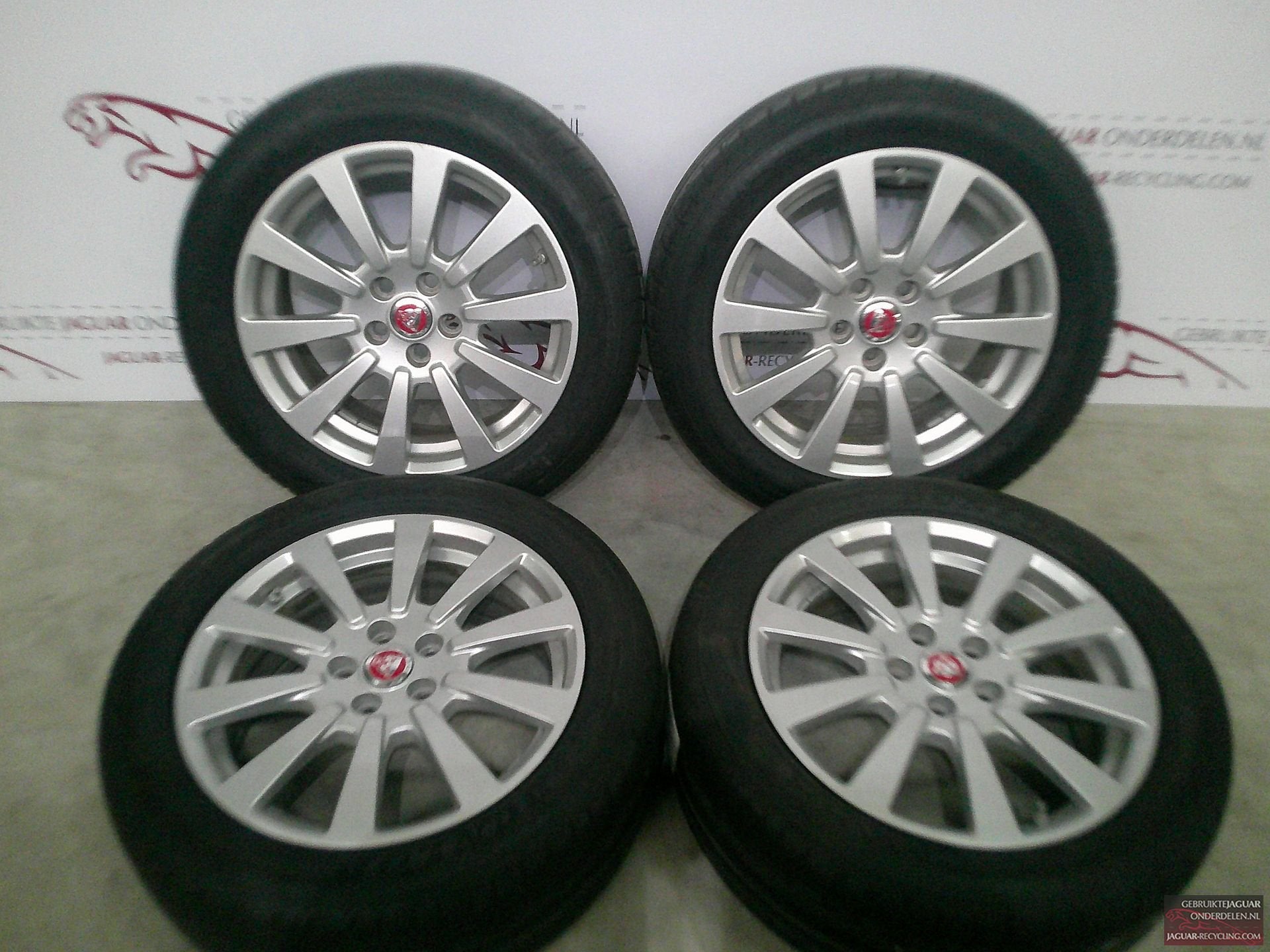 17″ Jaguar XE velgen set 10 spaak met Dunlop zomerbanden, Auto-onderdelen, Banden en Velgen, Banden en Velgen, Zomerbanden, 17 inch