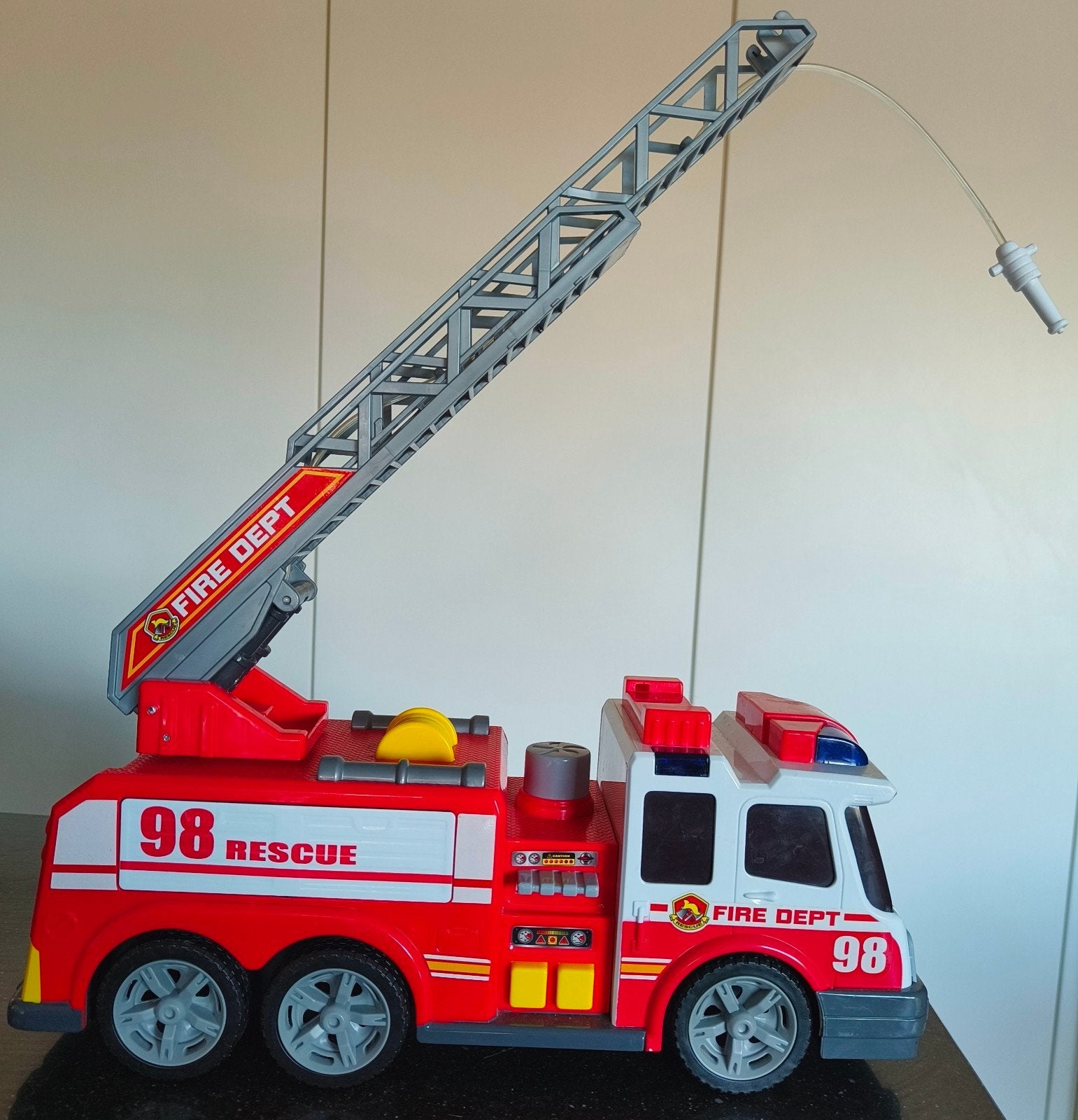 Brandweerwagen met brandweerslang, Ophalen
