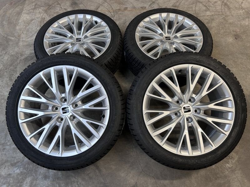 17 inch originele velgen + winterbanden Seat Leon 5FA601025B, Autos : Pièces & Accessoires, Neuf, Pneus et Jantes, Pneus hiver