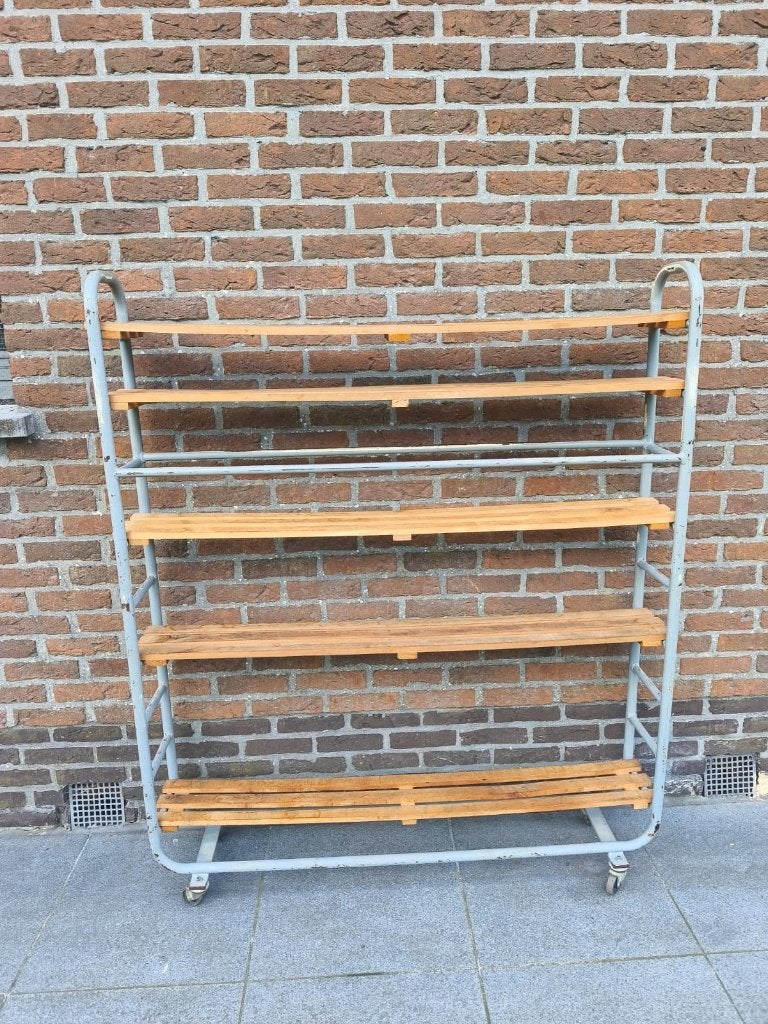 Broodrek retro, Enlèvement
