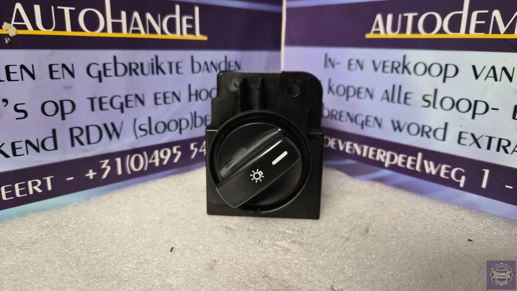 Interrupteur d' clairage Mercedes-Benz Classe A (W169) 16954, Mercedes-Benz AG, Mercedes-Benz, Utilisé, Mercedesstrasse 120
70372  Stuttgart, DE