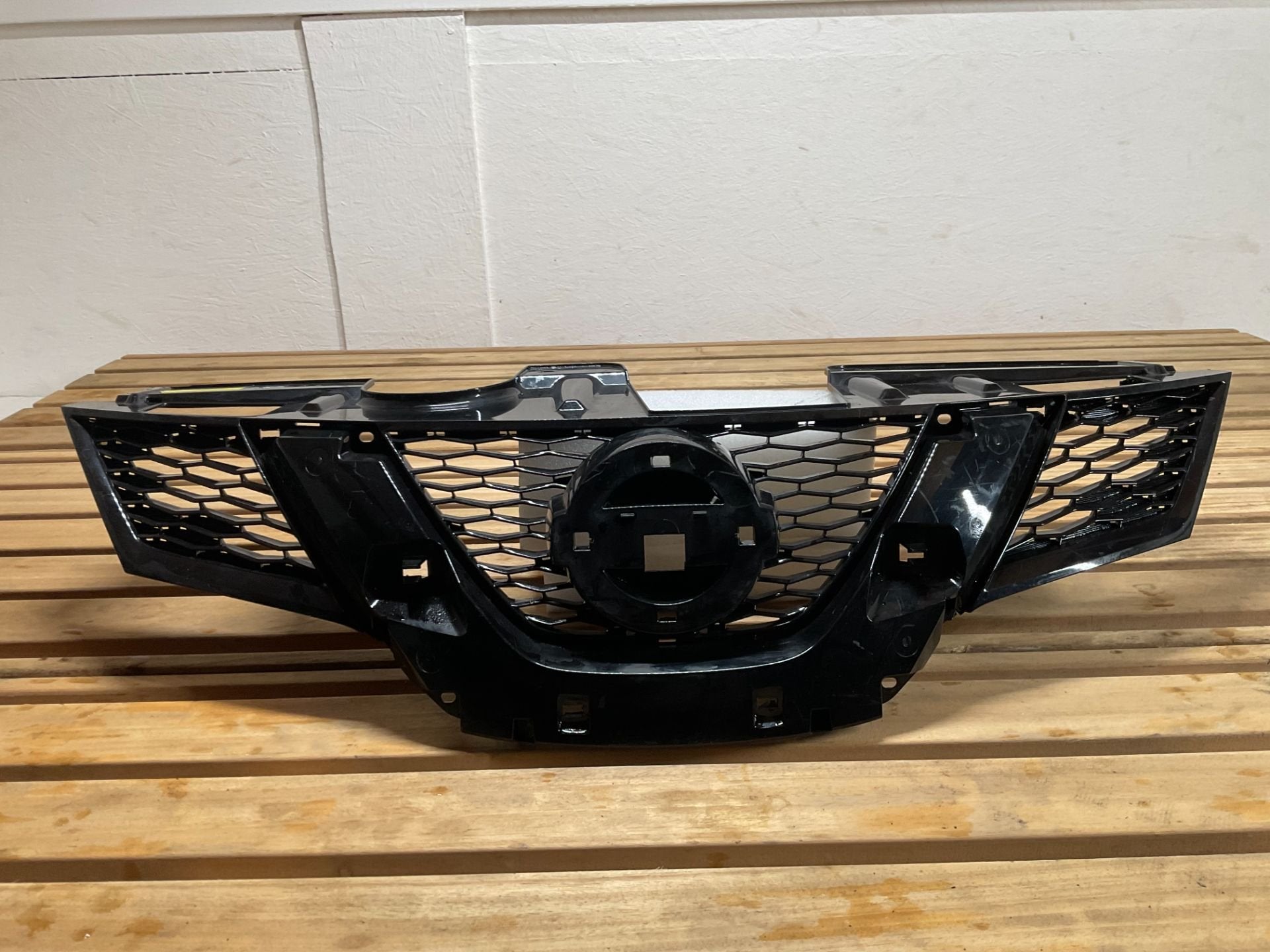 Bumper Grill Nissan X-Trail T32 2014 623104CE0A grill NI-014, Takashima 1-chome 1-1
220-8686  Yokohama, NISSAN_SR@mail.nissan.co.jp