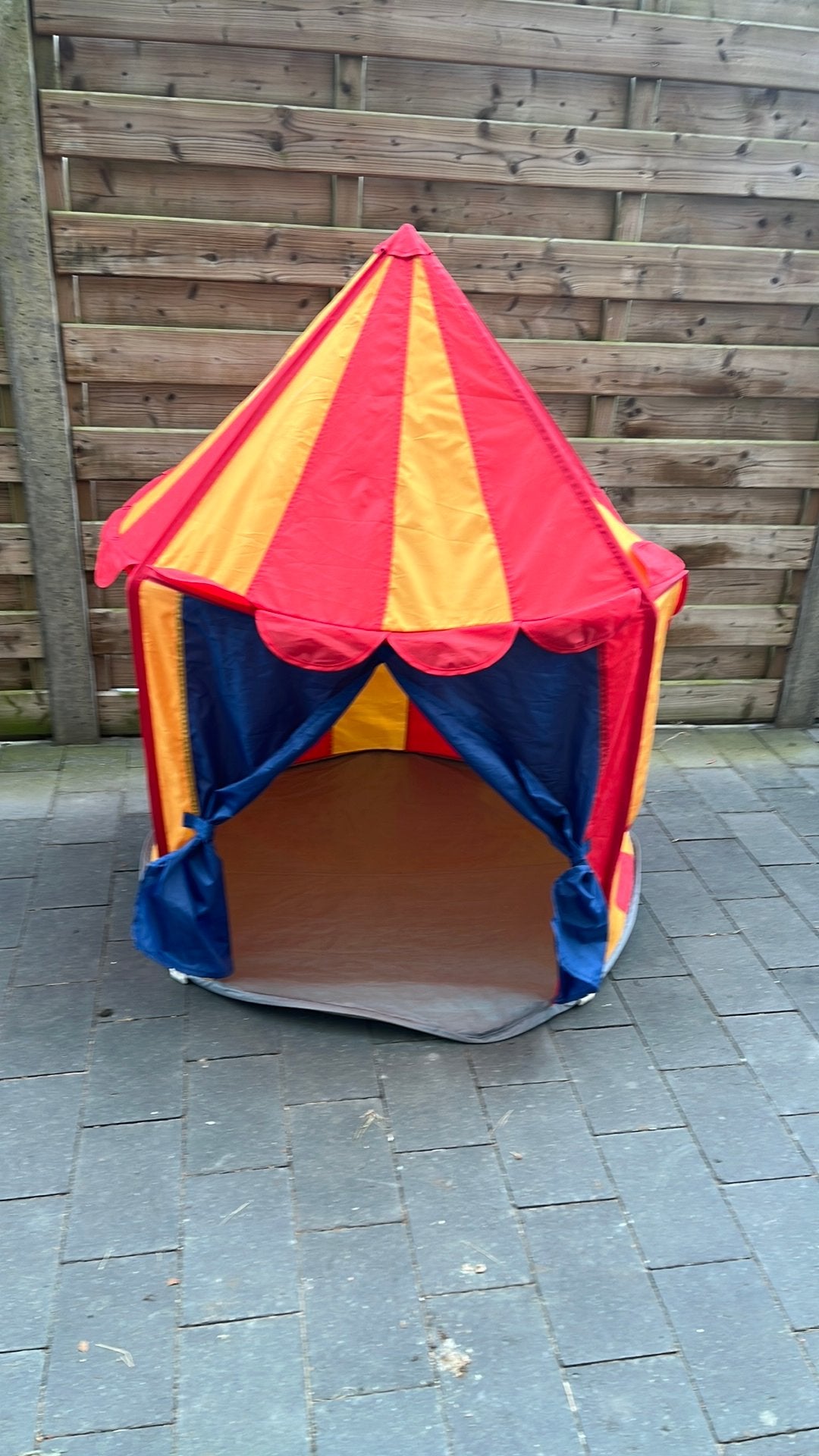 Tente de cirque, Enfants & Bébés, Jouets | Extérieur | Aires de jeux, Enlèvement, Utilisé