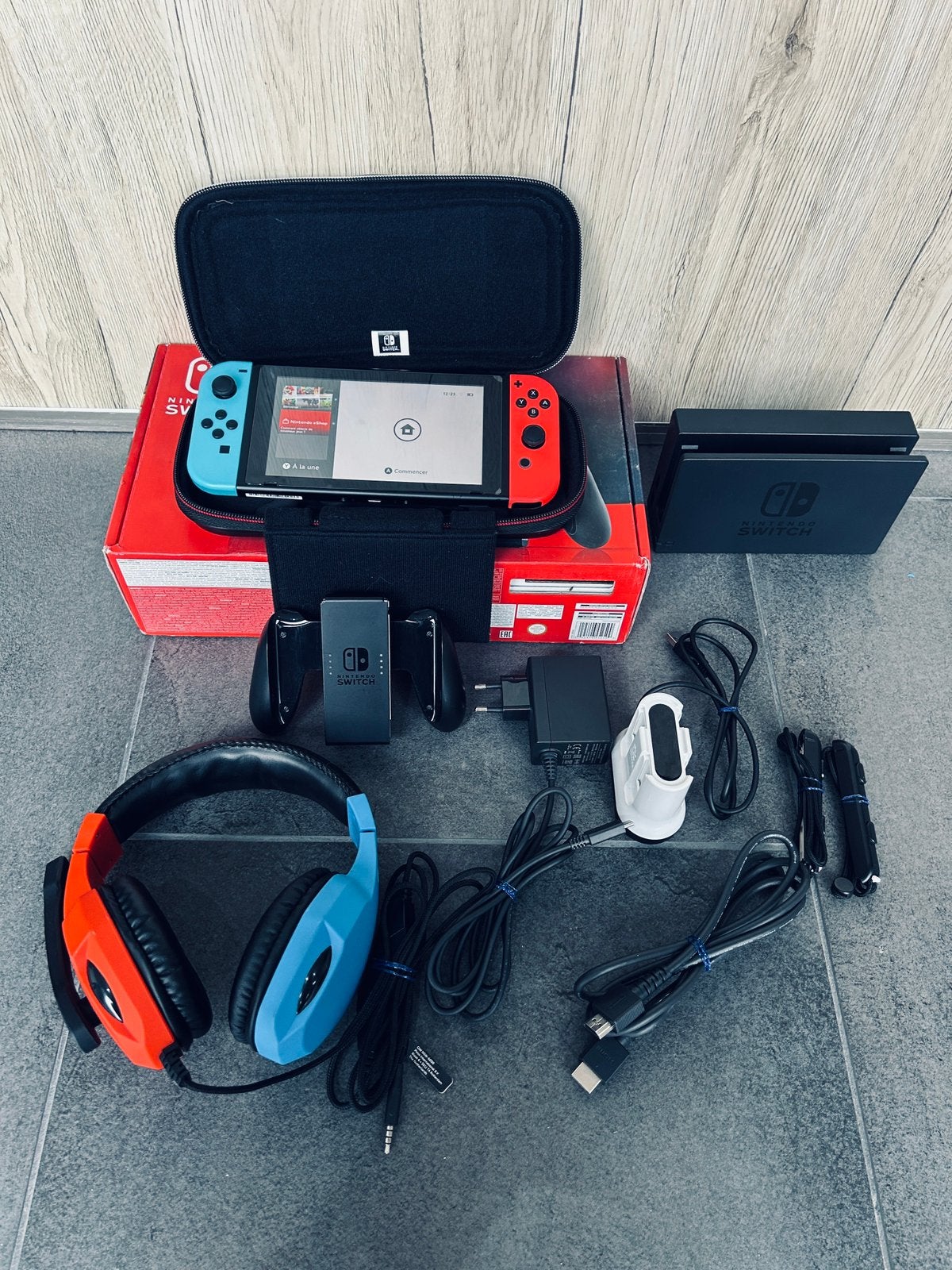 Pack Nintendo Switch V2 + Pochette Mario Kart  + Accessoires, Enlèvement ou Envoi, Comme neuf