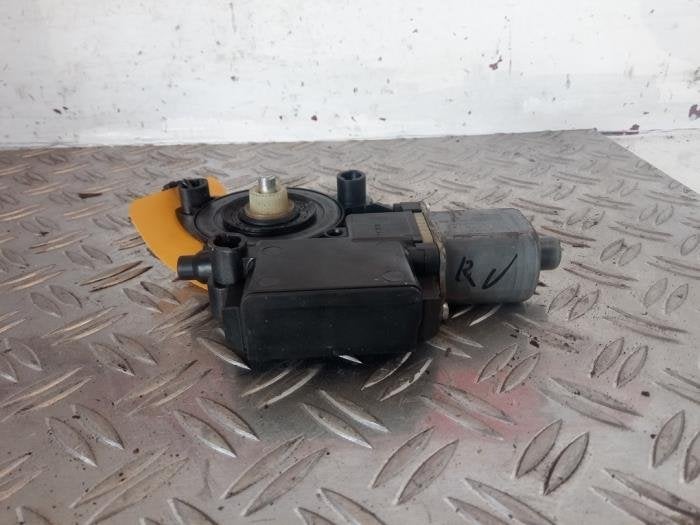 Moteur de vitre portière d'un Volkswagen Polo, Autos : Pièces & Accessoires, -, Volkswagen, -, 3 mois de garantie