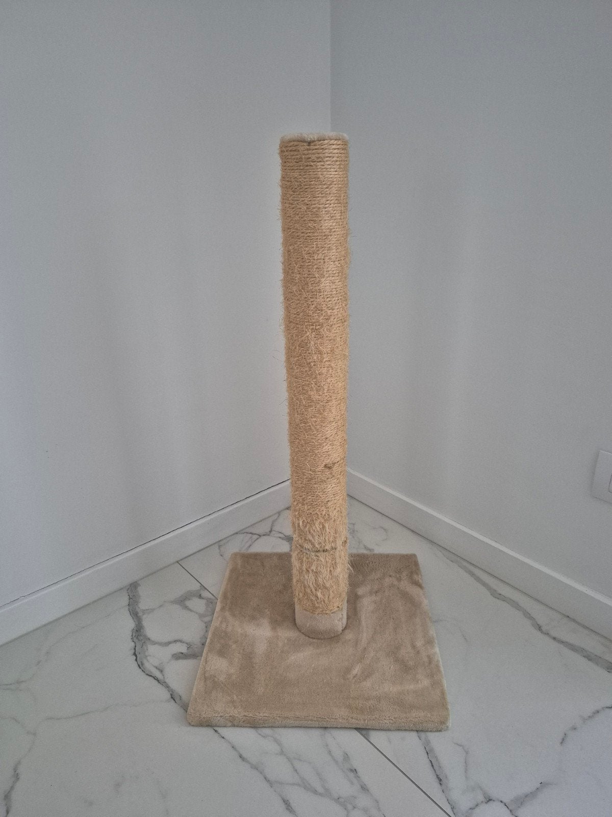 Stijlvolle beige krabpaal met sisalstam. 39x39x80, Ophalen, Gebruikt, Krabpaal
