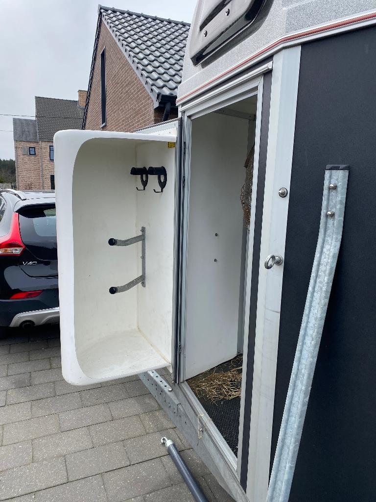 Zadelkast paardentrailer, Ophalen, Zo goed als nieuw