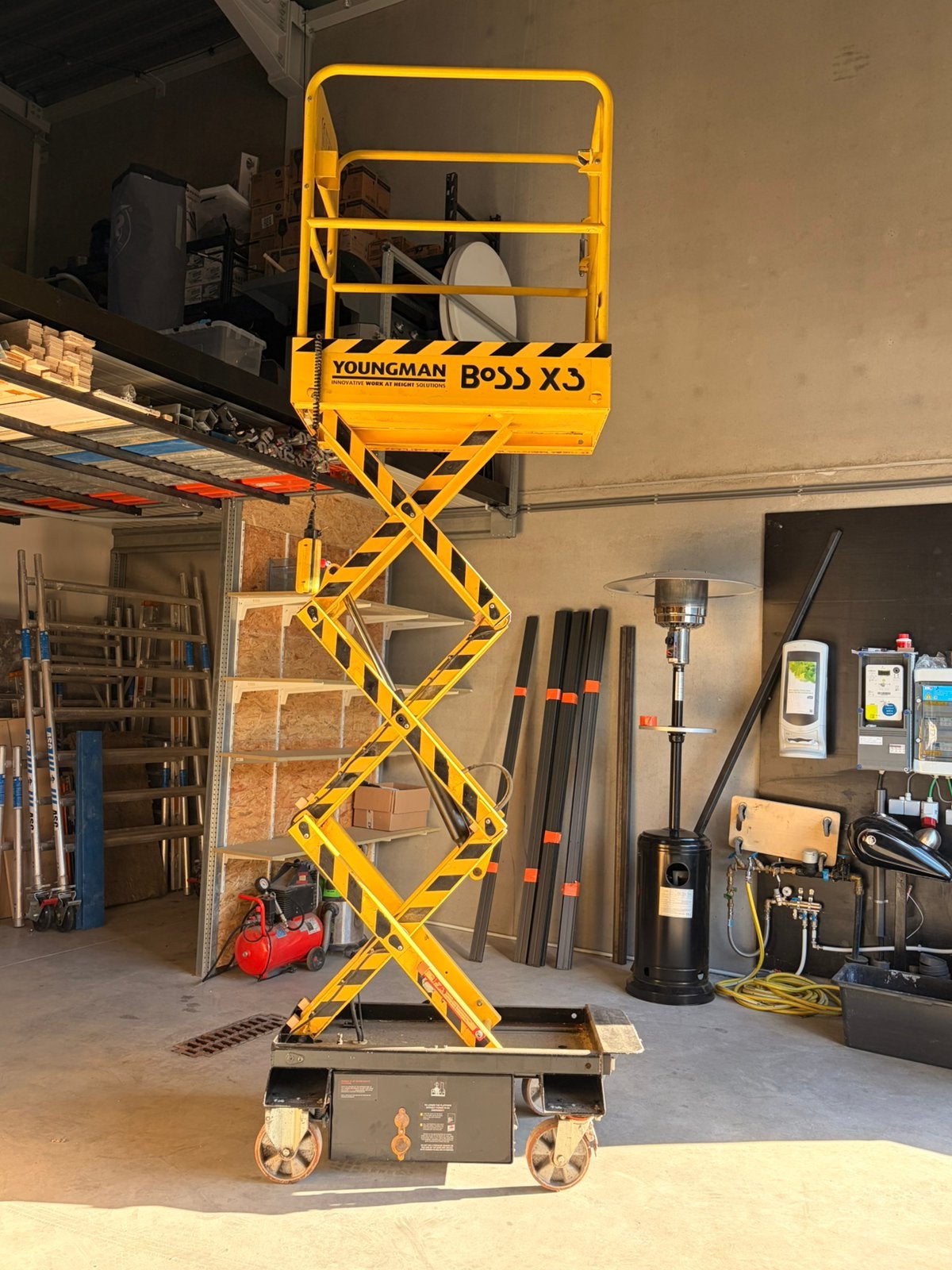 Schaarlift hoogtewerker in goede staat., Ophalen
