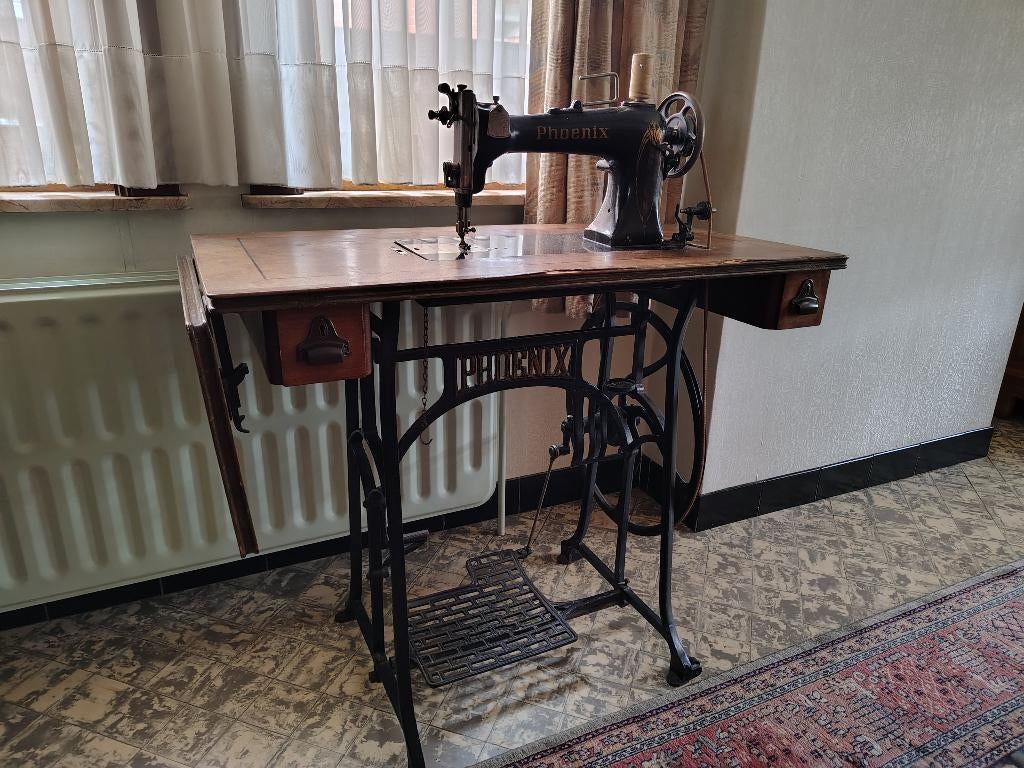 Antieke naaimachine merk Phoenix, nieuwe prijs, Antiek en Kunst, Ophalen