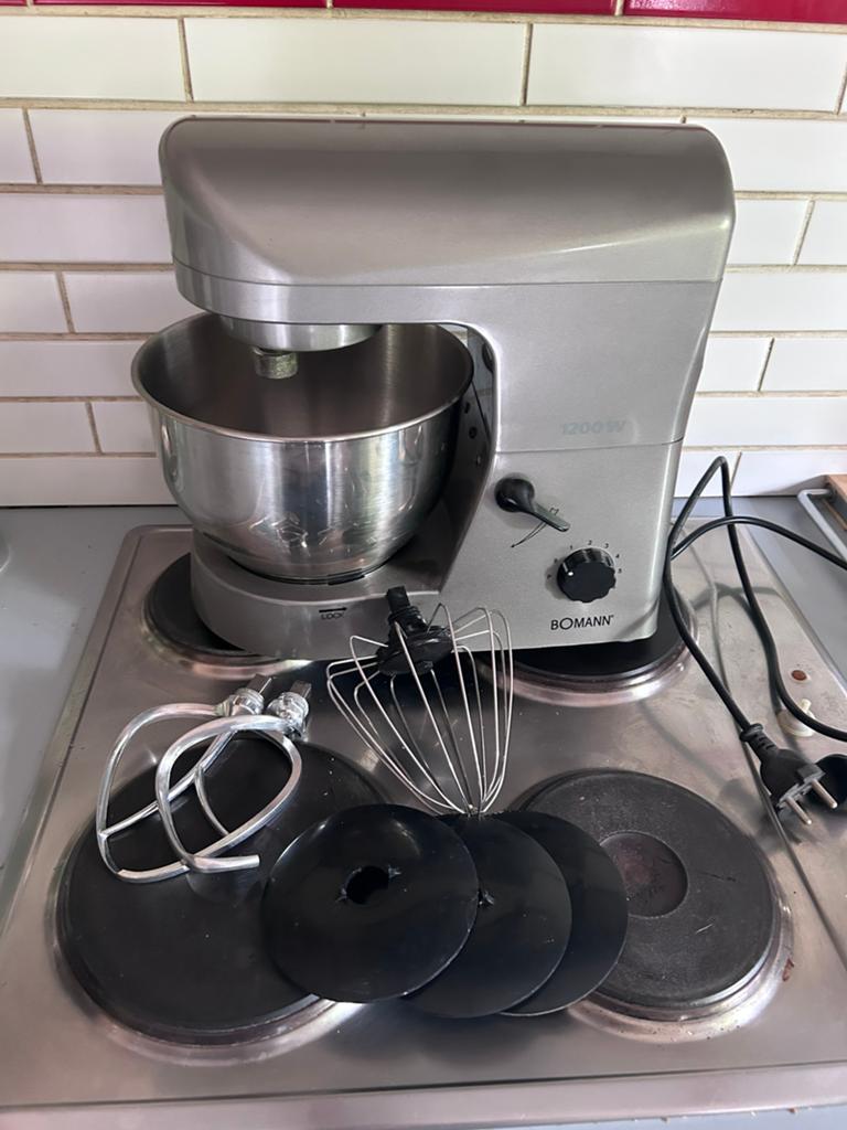Robot de cuisine avec accessoires, Ophalen, Zo goed als nieuw