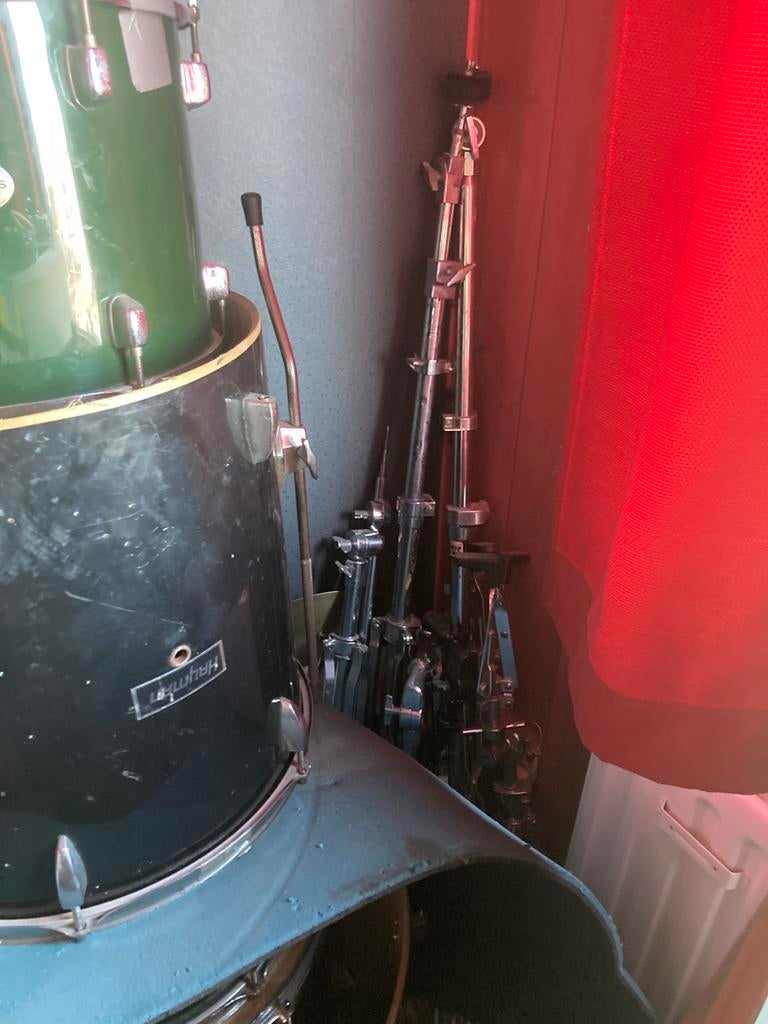 Drum elementen, groen/zwart met statieven en pedalen, Ophalen, Gebruikt