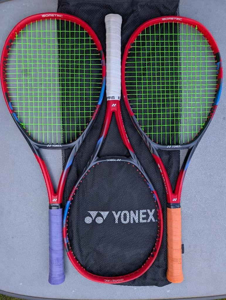 3x Yonex Red Vcore 95(Zie beschrijving), Sport en Fitness, Ophalen of Verzenden, Zo goed als nieuw, Racket, L2