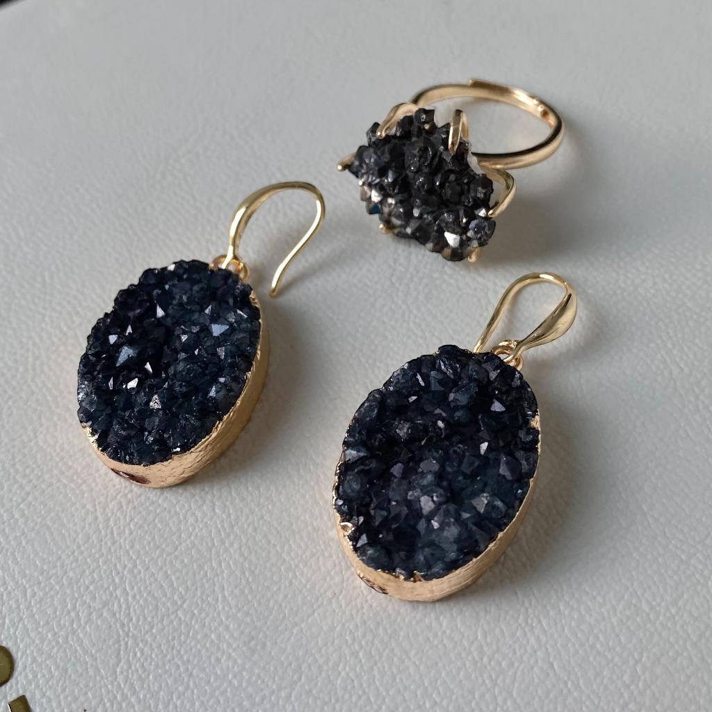 Zwarte set oorbellen met ring natuurlijke steen verguld 14k, Met kristal, Overige materialen, Hangers, Zwart