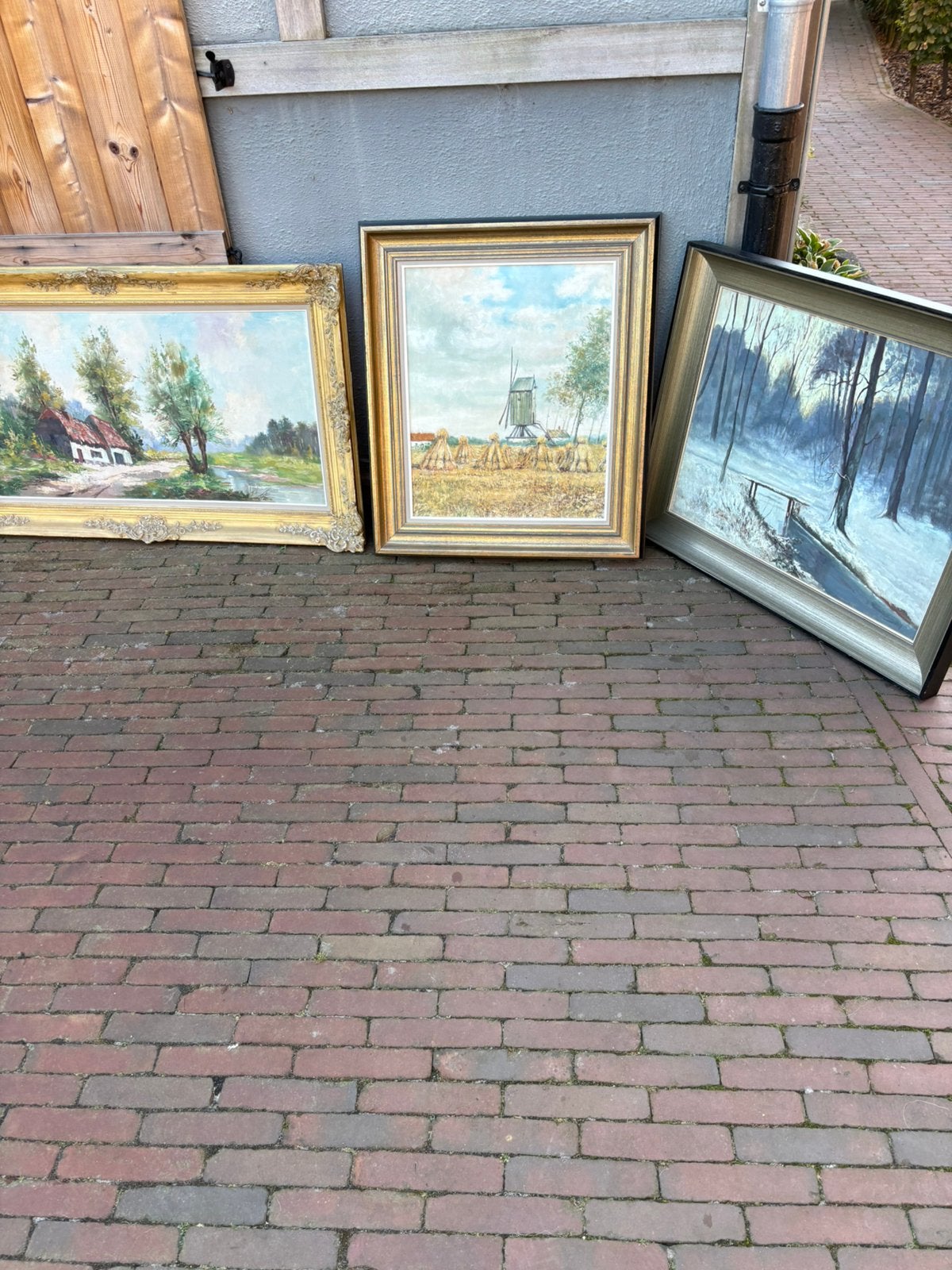 3 grote schilderijen, Ophalen