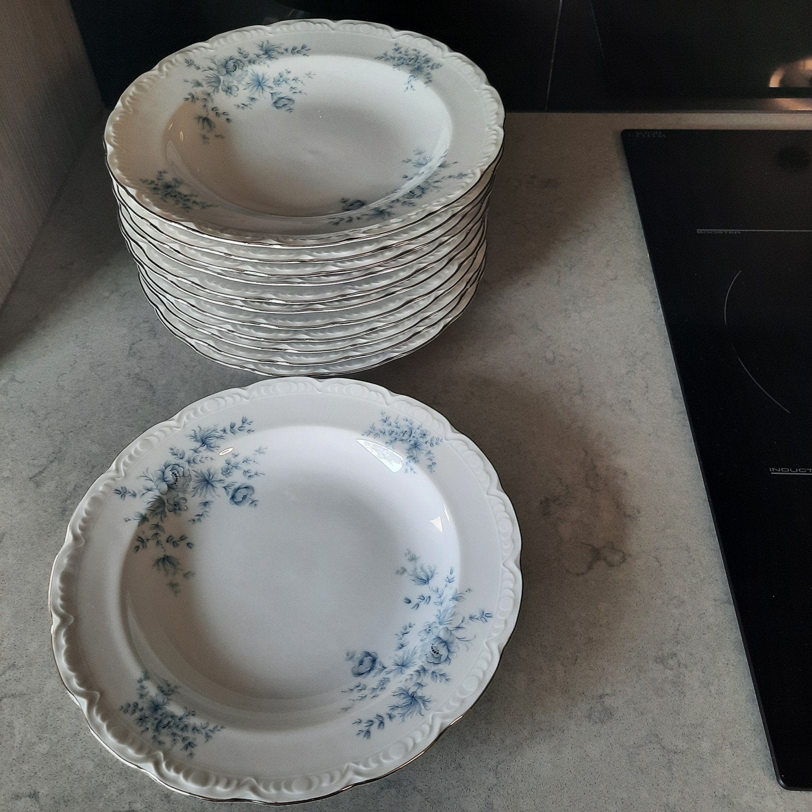 Eetservies in perfecte staat, Ophalen