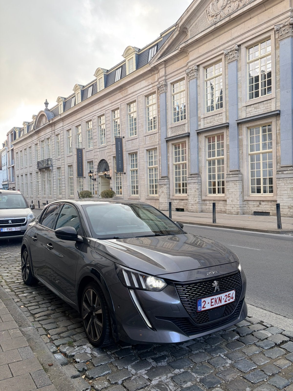 Peugeot 208 GT-line, Autos, Peugeot, Argent ou Gris, Achat, Euro 6, Noir