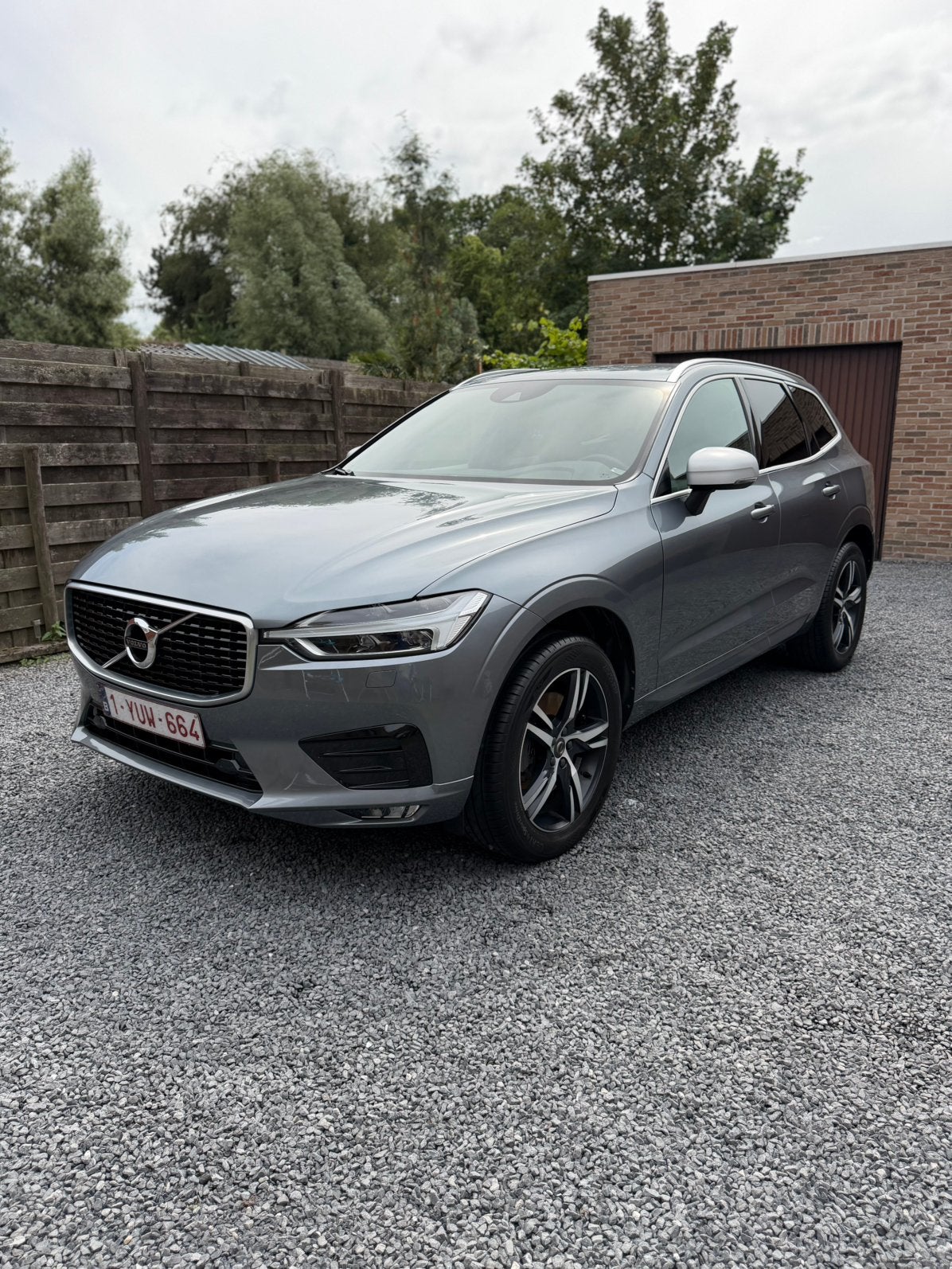 Volvo XC60 R-design, Auto's, Automaat, Dealer onderhouden, 1969 cc, 5 deurs