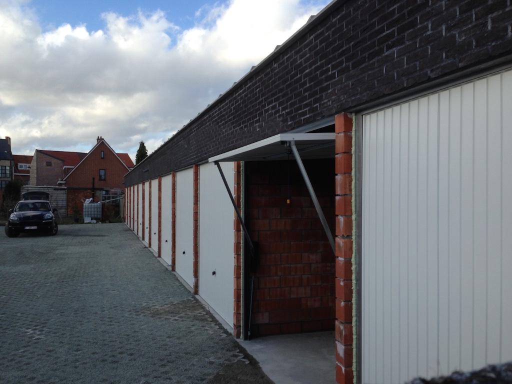Grote autobox 7m + parking te huur Zwijndrecht, Provincie Oost-Vlaanderen