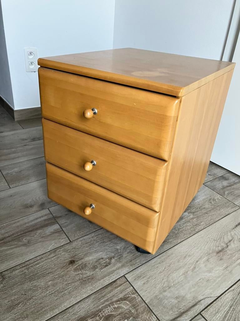 caisson à roulettes — Klein ladekastje, Ophalen, Gebruikt