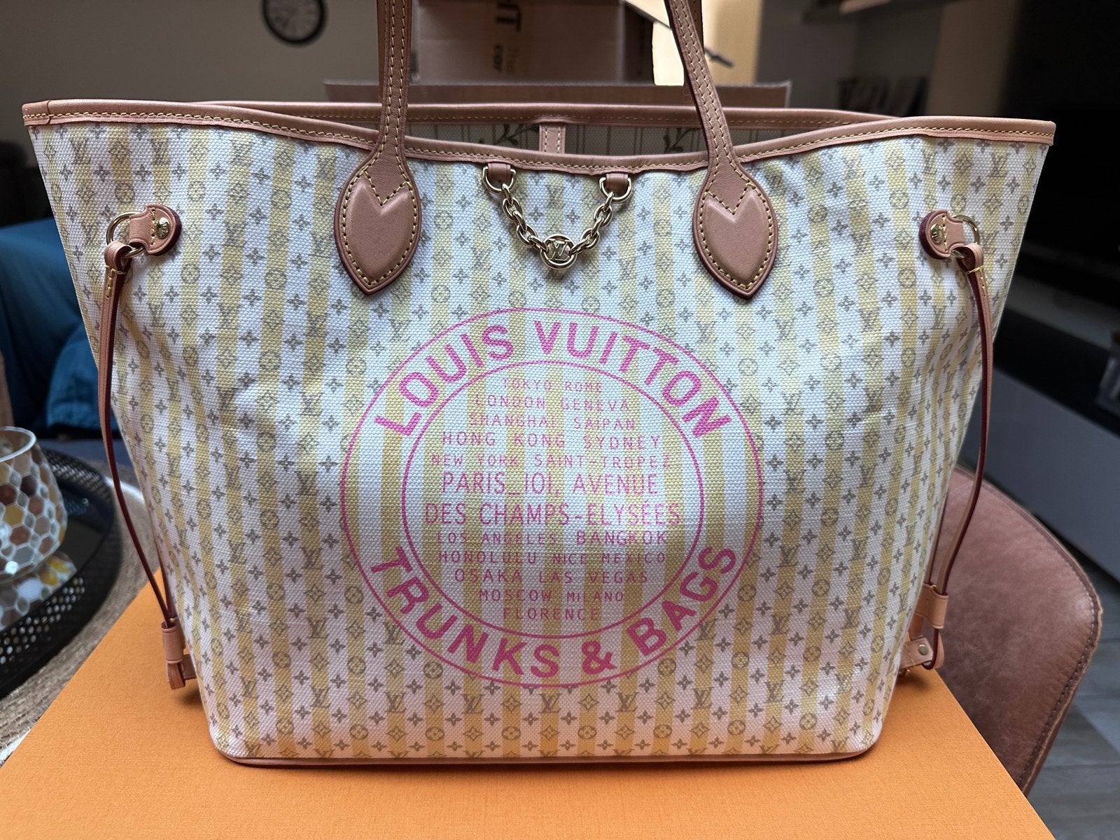Louis Vuitton neverfull zomercollectie 2026, Handtassen en Accessoires, Ophalen, Zo goed als nieuw