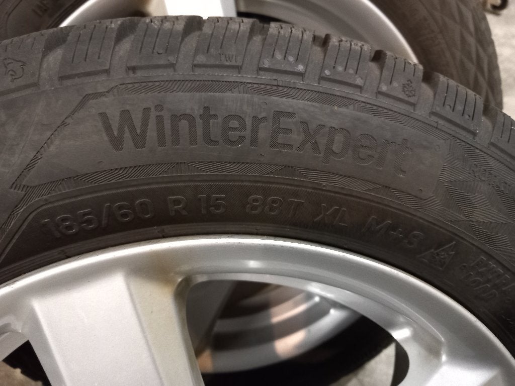 Pneus HIVER montés sur jantes pour AUDI 1 -- 250 EUR, Autos : Pièces & Accessoires, 15 pouces, Pneus hiver, Véhicule de tourisme