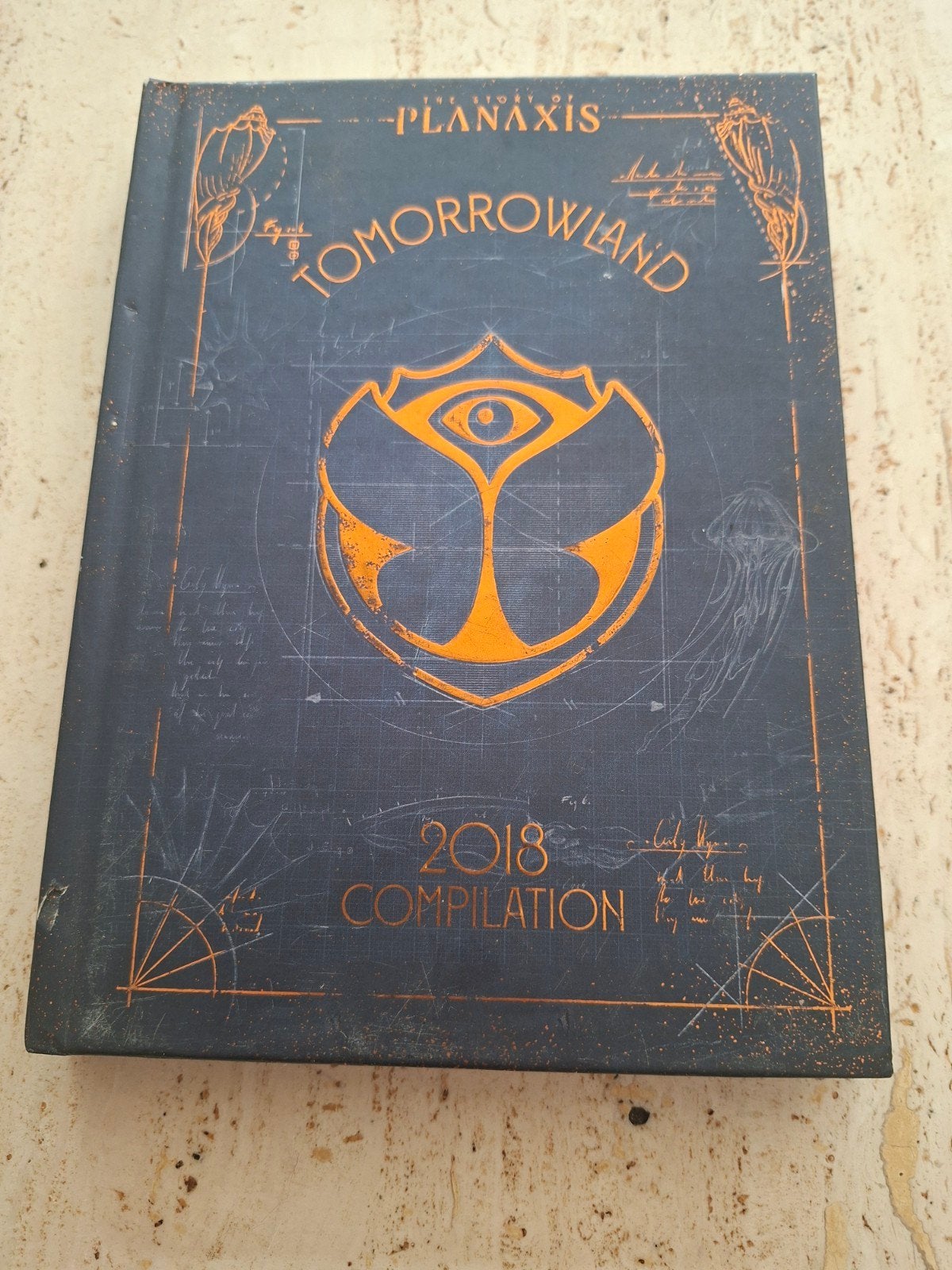 tomorrowland 2018 3cd, Enlèvement