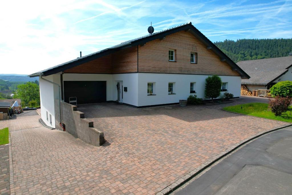 Prachtig gelegen, riant landhuis in de Eifel, Immo, Étranger, 264 m², Maison d'habitation, Allemagne, Campagne