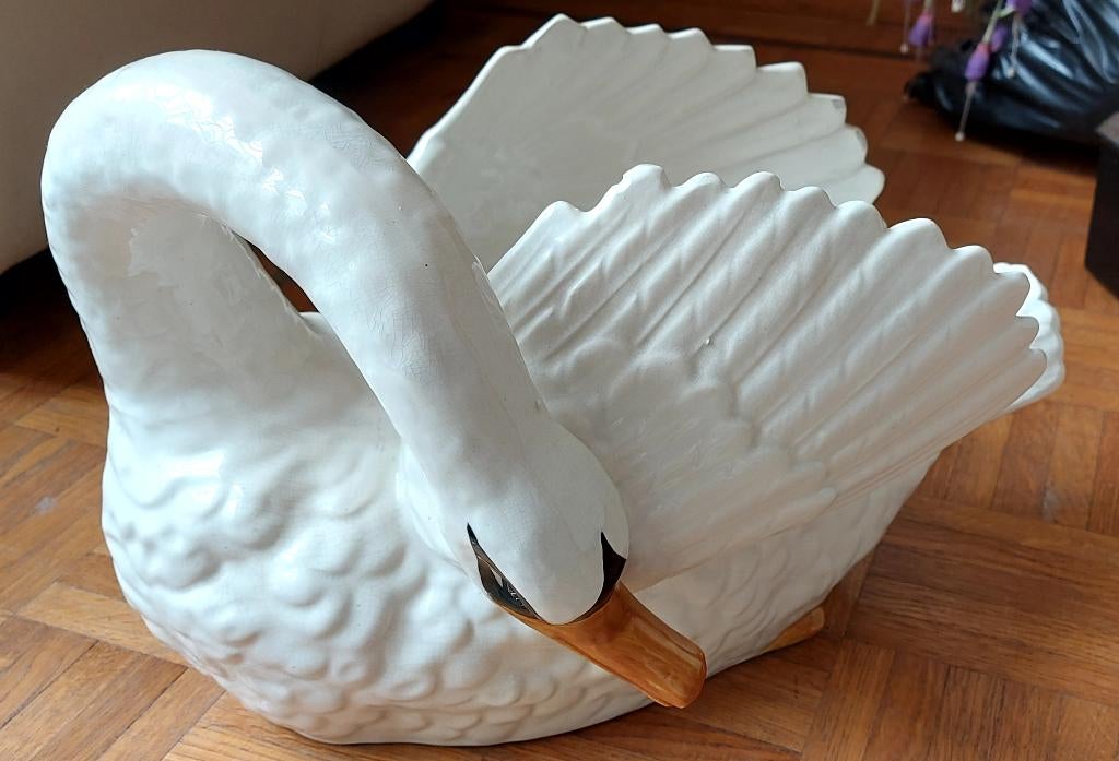 Cachepot in de vorm van een zwaan, Ophalen