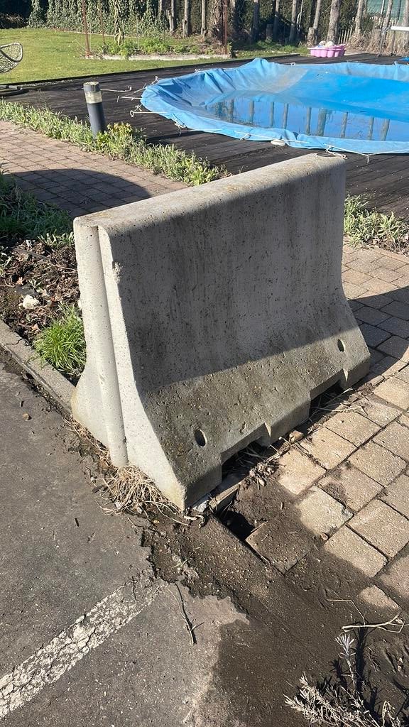 Betonnen afschijdings blokken, Enlèvement, Utilisé, Béton