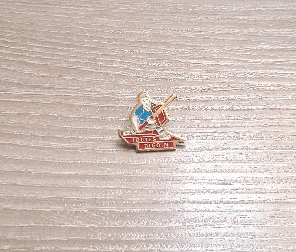 PIN - JOUTES - DIGOIN - WATER JOUSTING - WATERSTEEKSPEL, Envoi, Utilisé, Sport, Insigne ou Pin's