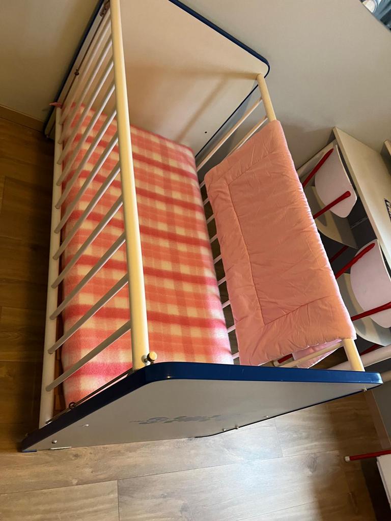 Kinderbedje in uitstekende staat koopje !, Enlèvement, Comme neuf, Matelas